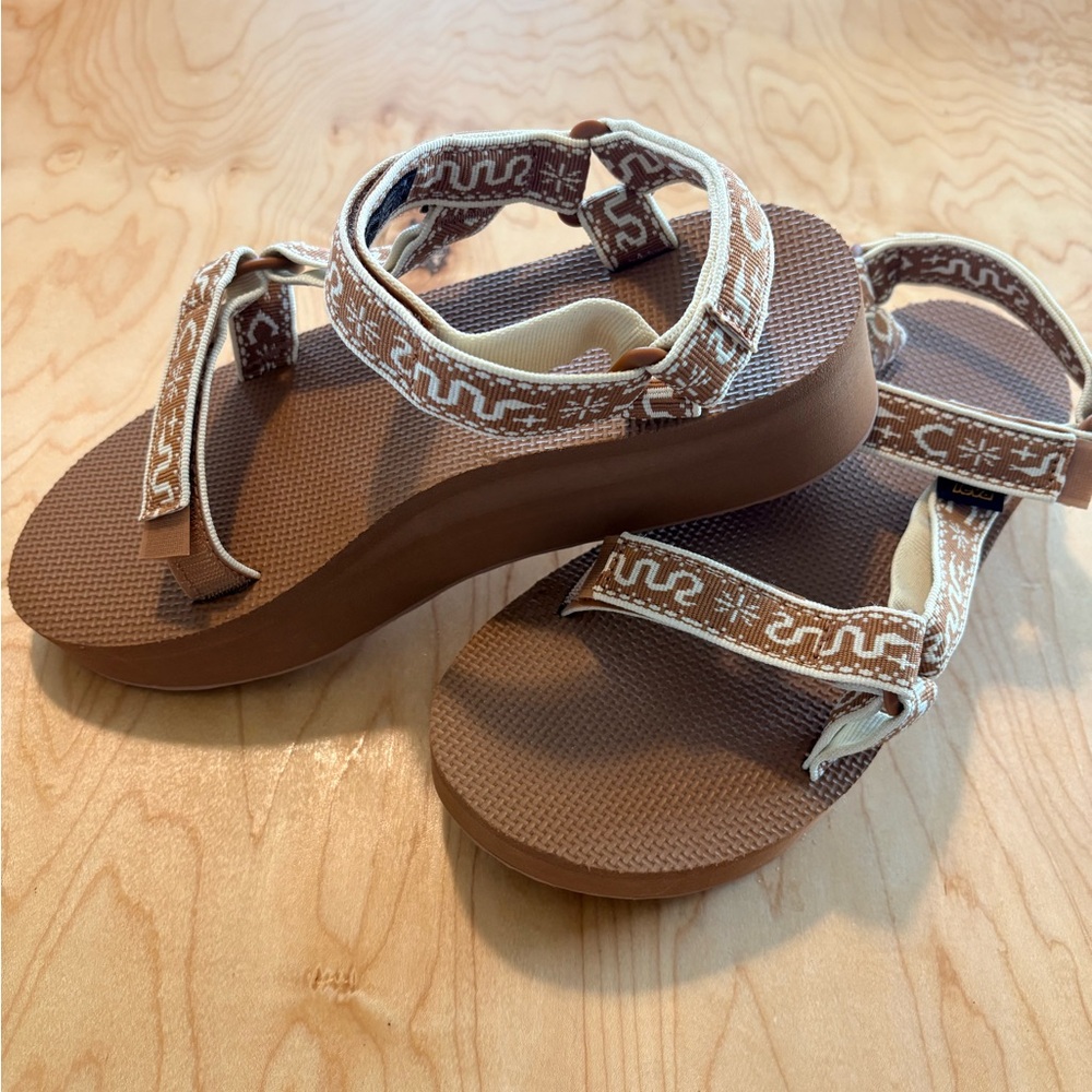 Teva Brown & Cream Patterned Platform Sandals NWT - image 1
